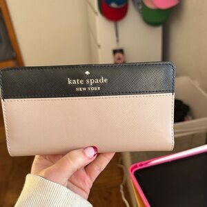 Kate Spade Black and Tan Wallet